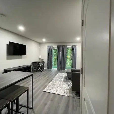 The Lux 23! Cozy Comfy!! Apartment